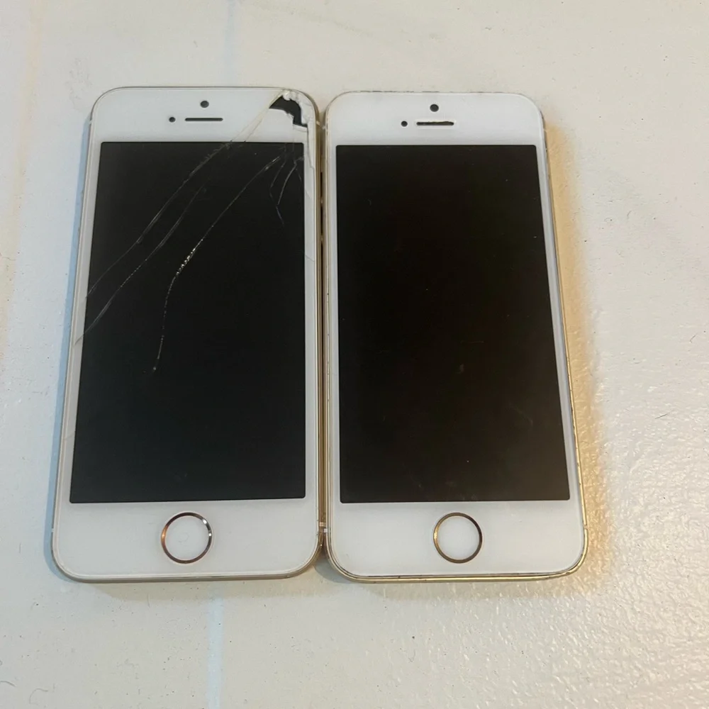 Apple iPhone 5s Gold Lot Of Two No Power For Parts